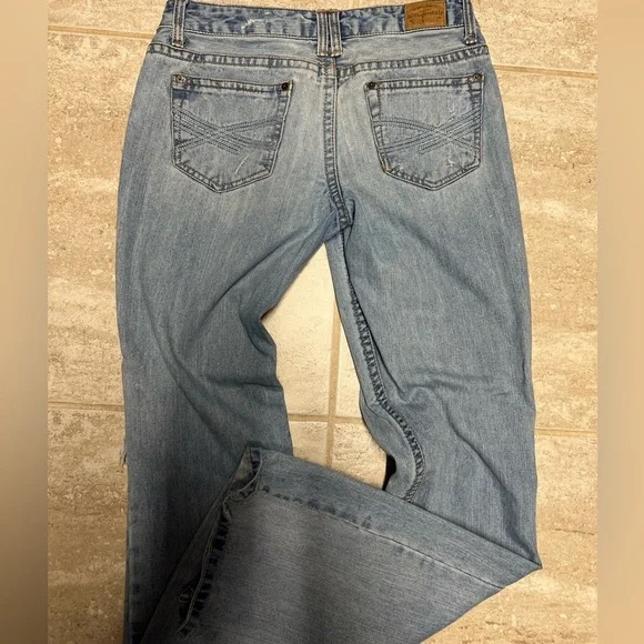 đź’•EUC-AEROPOSTALE HAILEY FLARE DISTRESSED JEANS SZ 7-8 LONGđź’• - Picture 9 of 11